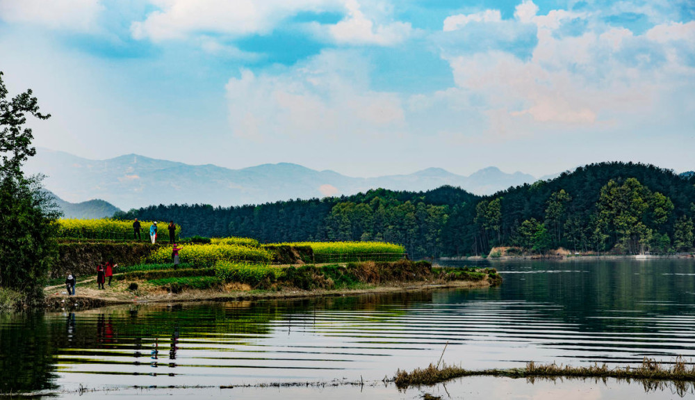 红寺湖的大美春天,景色宜人,很美
