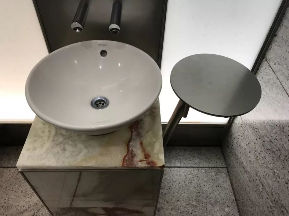 女厕总是排队怎么办?购物中心如何规划设计洗手间?