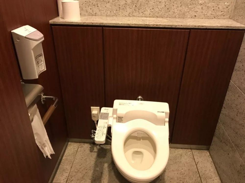 女厕总是排队怎么办?购物中心如何规划设计洗手间?