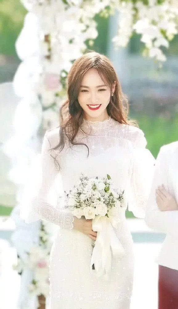 唐嫣罗晋婚纱照遭到曝光,女神太美了!二人疑似