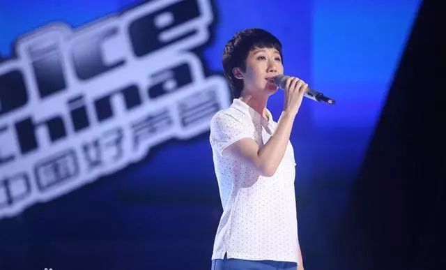 她写的歌红了黄龄,上中国好声音超越原唱,如今