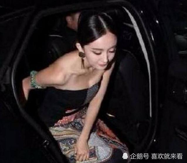 女明星最尴尬的瞬间,章子怡太辣眼,杨幂生无可