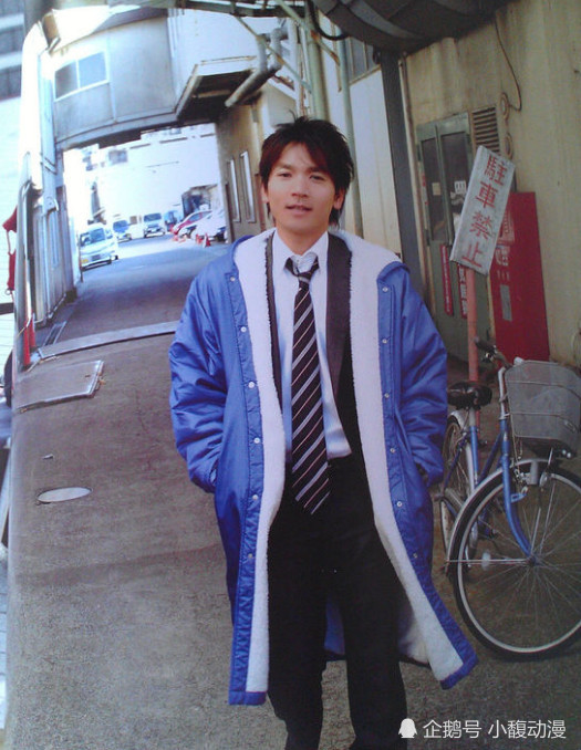 小编也是意外发现了一些关于长野博在拍摄中的精彩照片,特来与大家