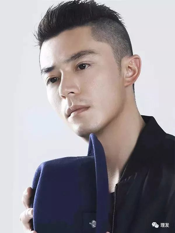 男生发际线高,头发稀少,剪这些发型就对了!