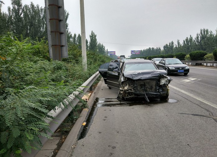 大众帕萨特,沃尔沃s60l,大众汽车,追尾事故,交通事故