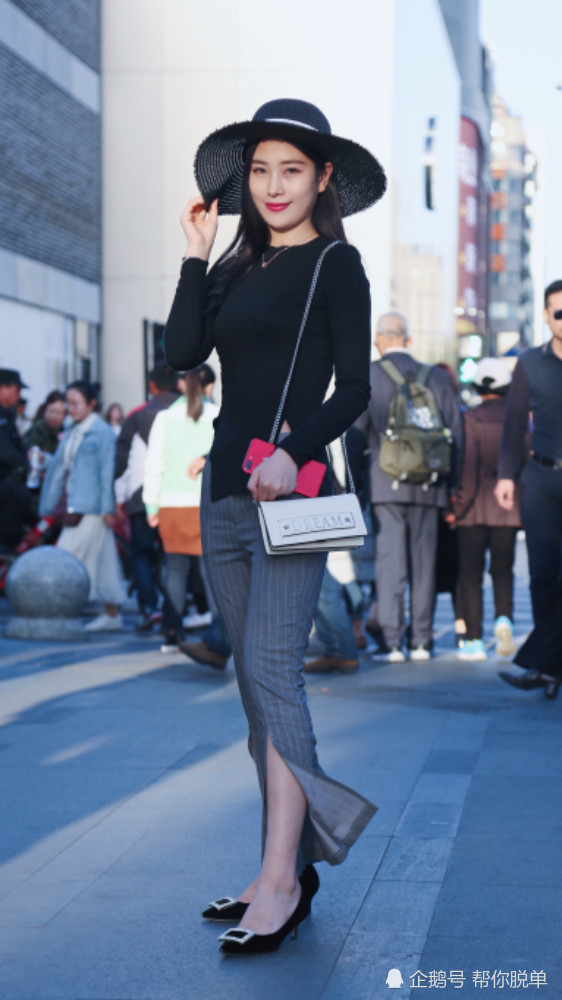 杭州街拍:难怪这里美女多,原来空姐常出没