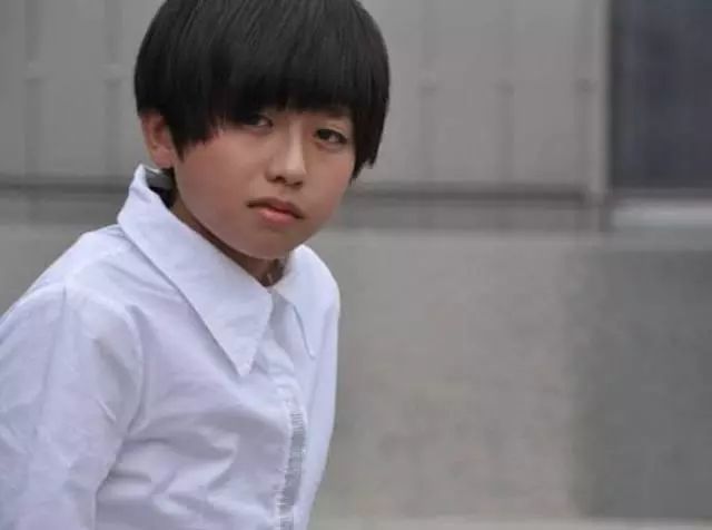 蔡徐坤脸蛋圆,黄明昊很清秀,你最喜欢哪个练习