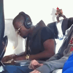 搞笑gif:农村吵架的大叔和大妈,笑死了