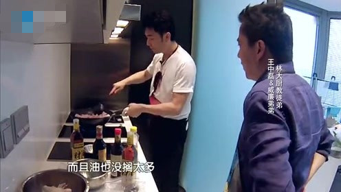 歌手林依轮和商界大佬聚餐,刘强东唱歌他拿手