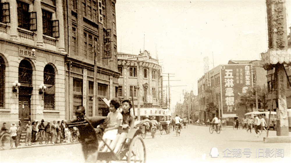 今天津市红桥区大胡同街东北角路口;老照片拍摄于民国年间.