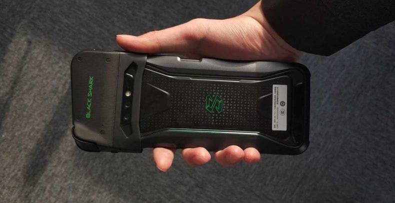 生为竞技!小米黑鲨游戏手机亮相