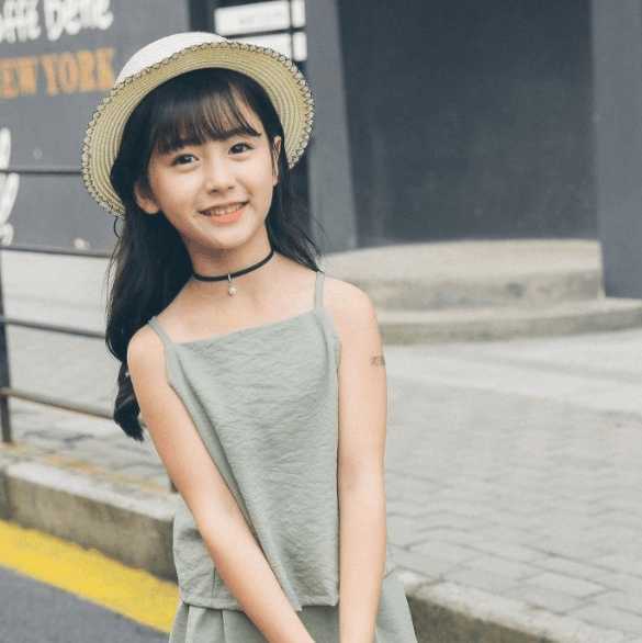 网红收割者王思聪,关注了抖音9岁小女神,小女孩美翻天