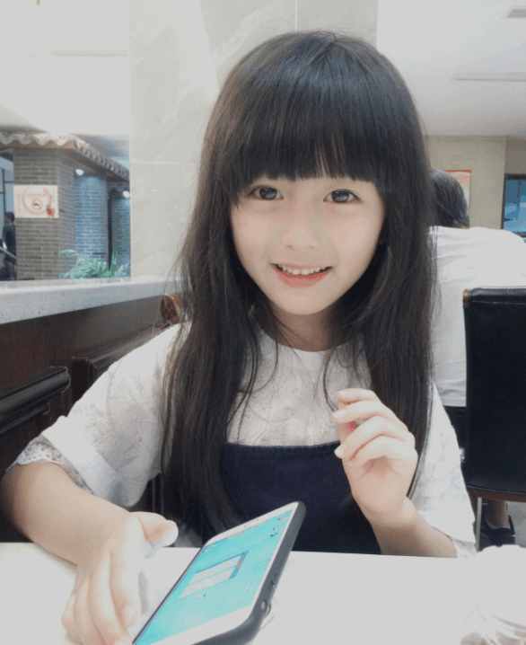 网红收割者王思聪,关注了抖音9岁小女神,小女孩美翻天