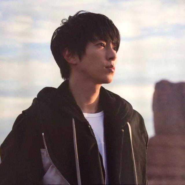 山下智久:天生自带光环的super star,有颜有才,胸还比你大