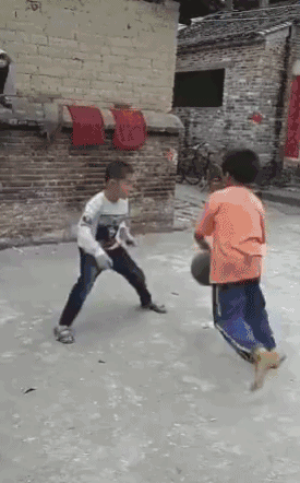 搞笑gif:我去,大哥,你后备箱就这么点地方,你确定能放