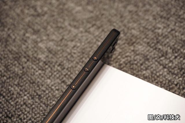 坚果3碳黑版上手体验:延续锤子异类风格 神U加