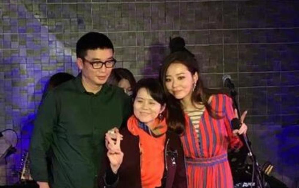 张靓颖否认深夜点赞冯轲是狗屎,网友:真点赞