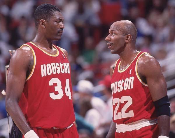 抱大腿之王:詹姆斯和雷阿伦谁是大腿