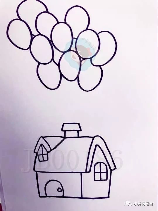 在离房子远一点距离的地方画气球,.
