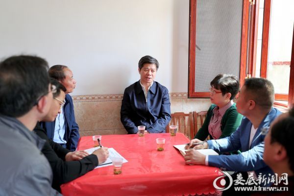 李荐国到涟源温江村带案下访 幽默开场白巧解