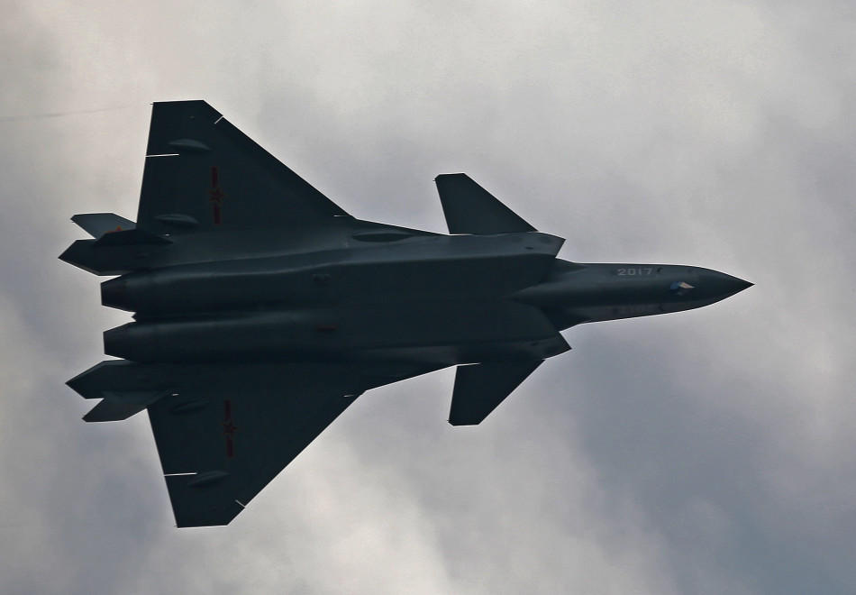 疑似歼20赴南部战区与歼10合练