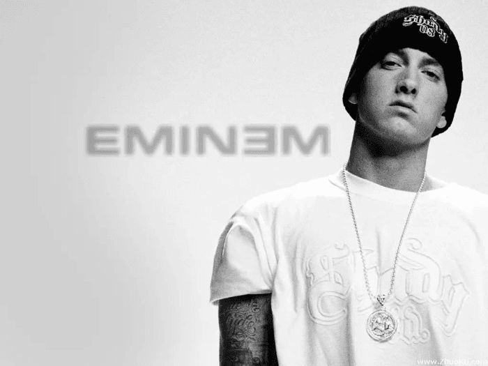 嘻哈之王".他叫埃米纳姆(eminem),人称痞子阿姆,或姆爷.