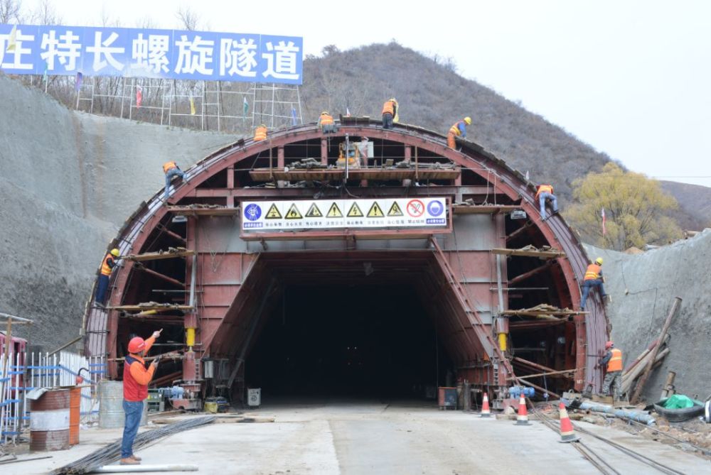 河北建世界第一长螺旋隧道