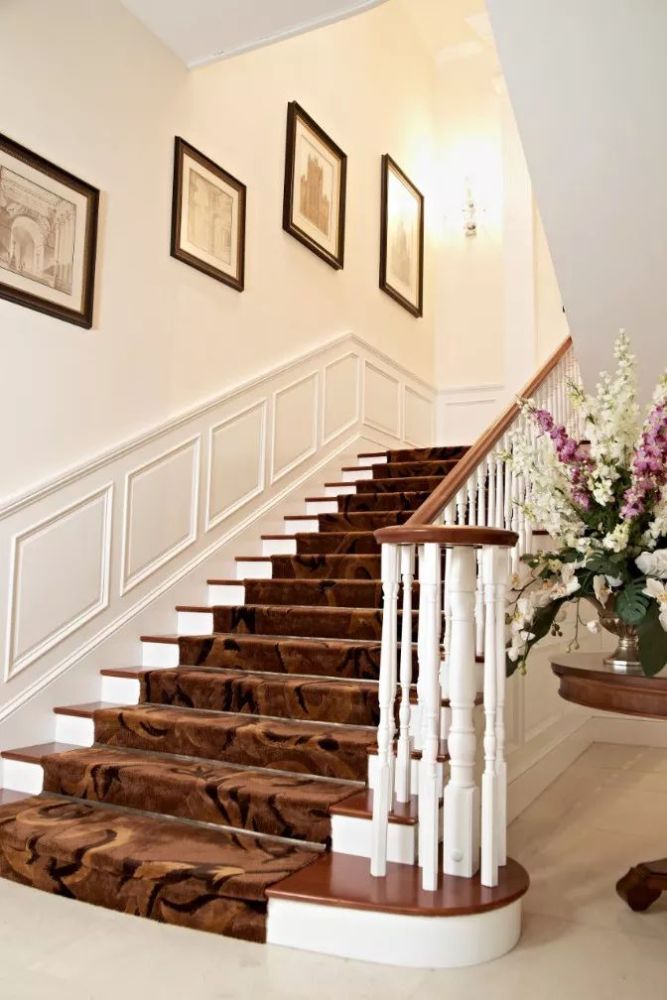 楼梯配护墙板,实木生活典范,让家更温馨和谐!