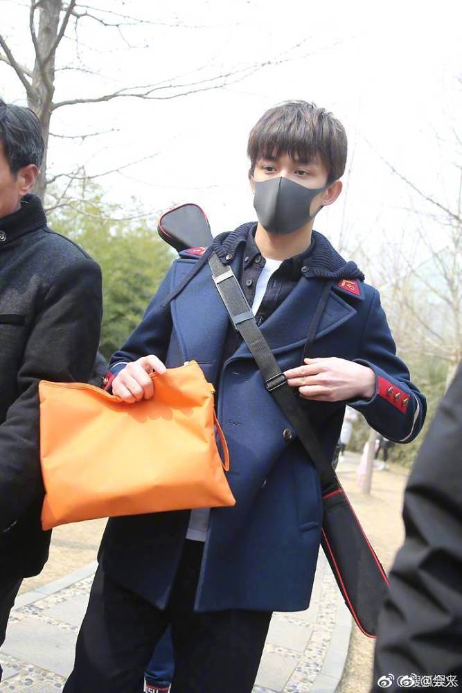 吴磊北电表演第一,艺考热身视频曝光,柔韧性太