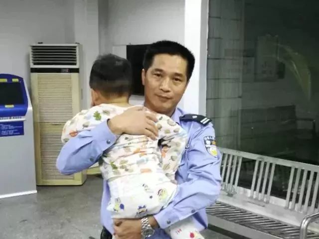 深夜佛山街头,2岁宝宝哭着找妈妈!幸好…