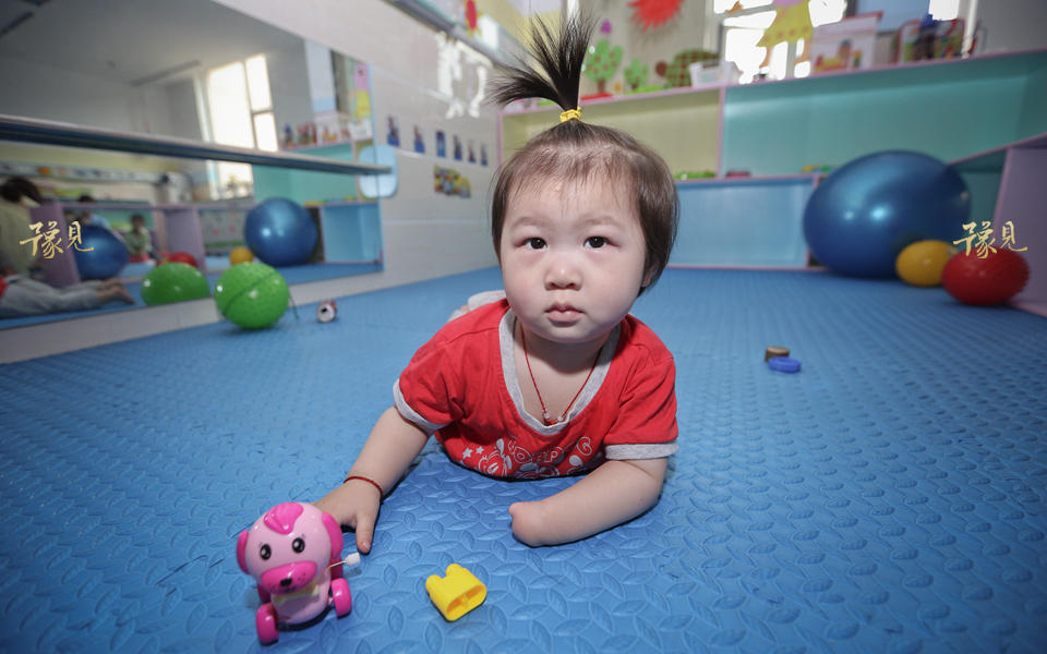 脑瘫患儿:被家人遗弃 扎针如酷刑