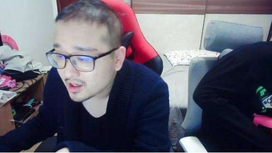 他为了打职业宁可不要钱,如今创造LPL历史第