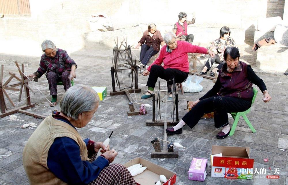 丁村狗妮传承土布绝活_学生时代网触屏版