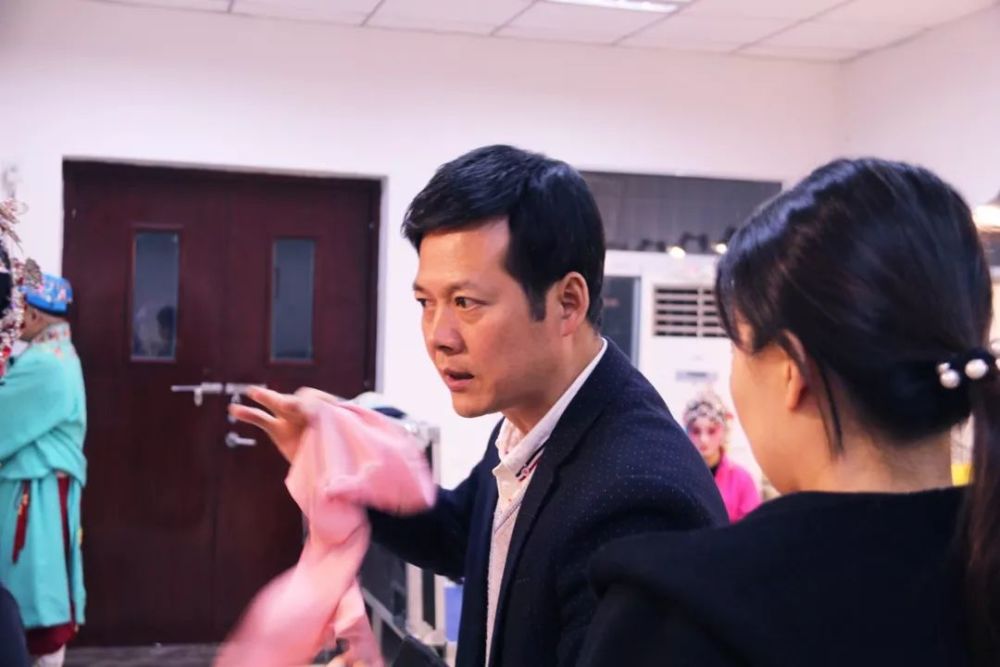 复排导演张保卫 原易俗社社长,当家小生 后台,上下场口是他的阵地