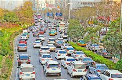 电瓶车与汽车相撞到底责任归谁?这位交警给出