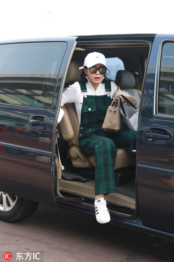 沈梦辰现身机场,穿着老公杜海涛品牌衣服实力