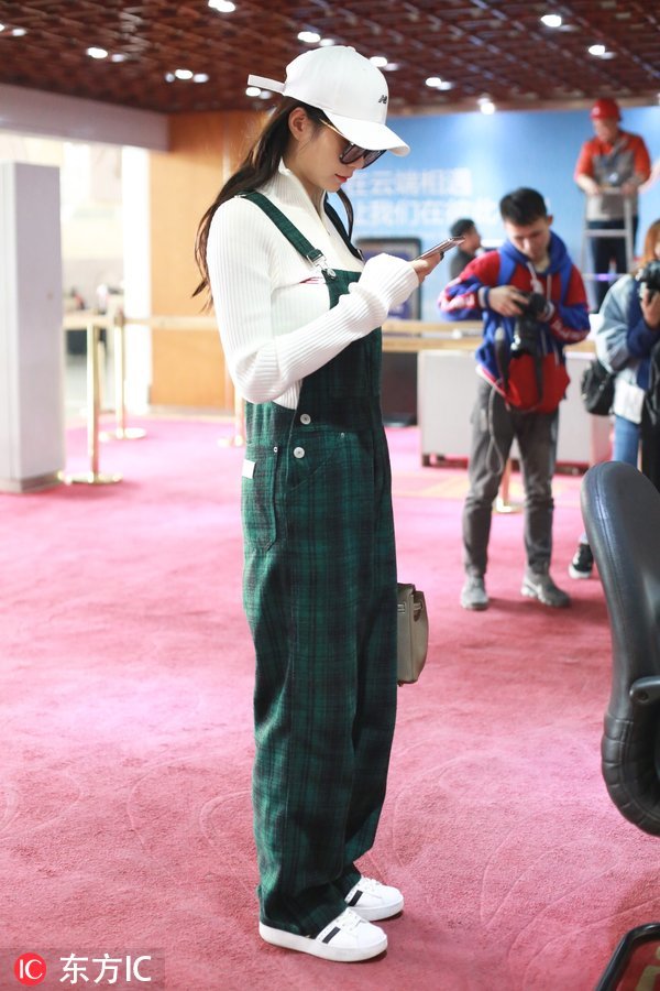 沈梦辰现身机场,穿着老公杜海涛品牌衣服实力