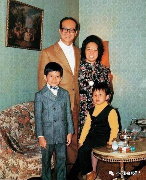 香港富豪爱子孙满堂?李嘉诚两儿子都生三四胎,李兆基有七个孙子!