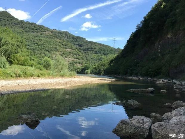 宜昌方向--宜都鄢坨集镇--大溪采石场标牌处左转--沿进大溪水库水泥路