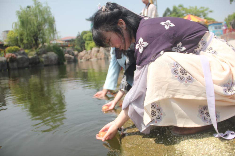 三月三上巳节,杭州汉服爱好者举行祓禊仪式