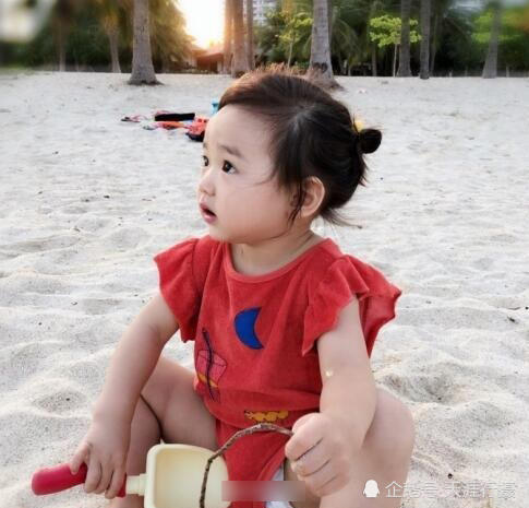董璇女儿照片曝光,大眼睛跟高云翔一模一样
