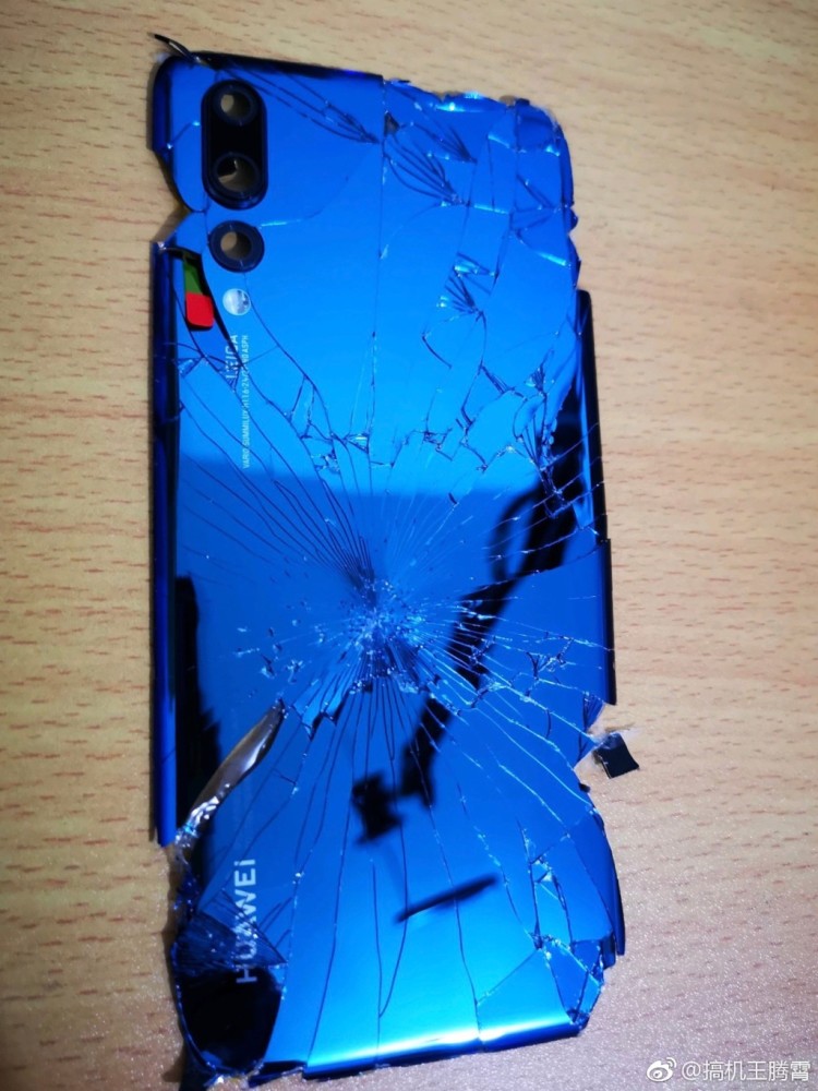 要命:华为P20 Pro摔碎 维修价能买红米Note 5