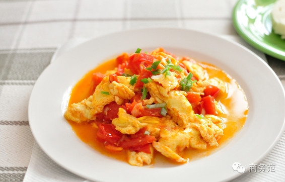 里约奥运中国礼服叒是番茄炒蛋,领带像撒葱花