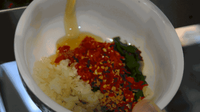 套餐菜品 (到店消费以实物为准) ★鸭肠★ ★素菜拼盘★ ★3份油碟