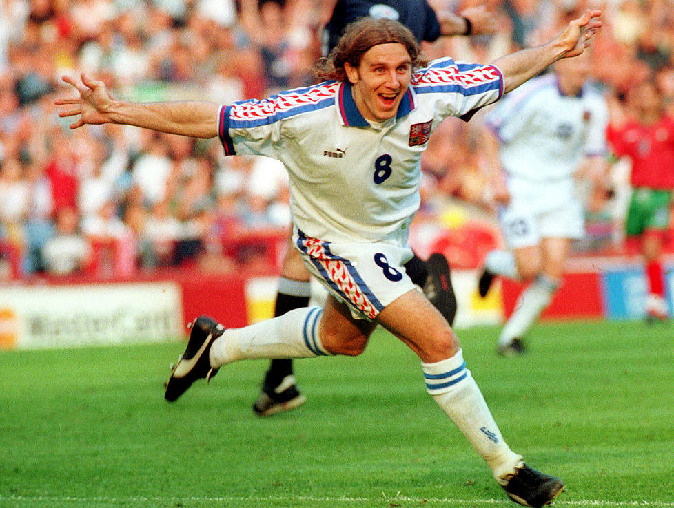 欧洲杯12大瞬间:巴神秀肌肉 荷兰神射手世界波