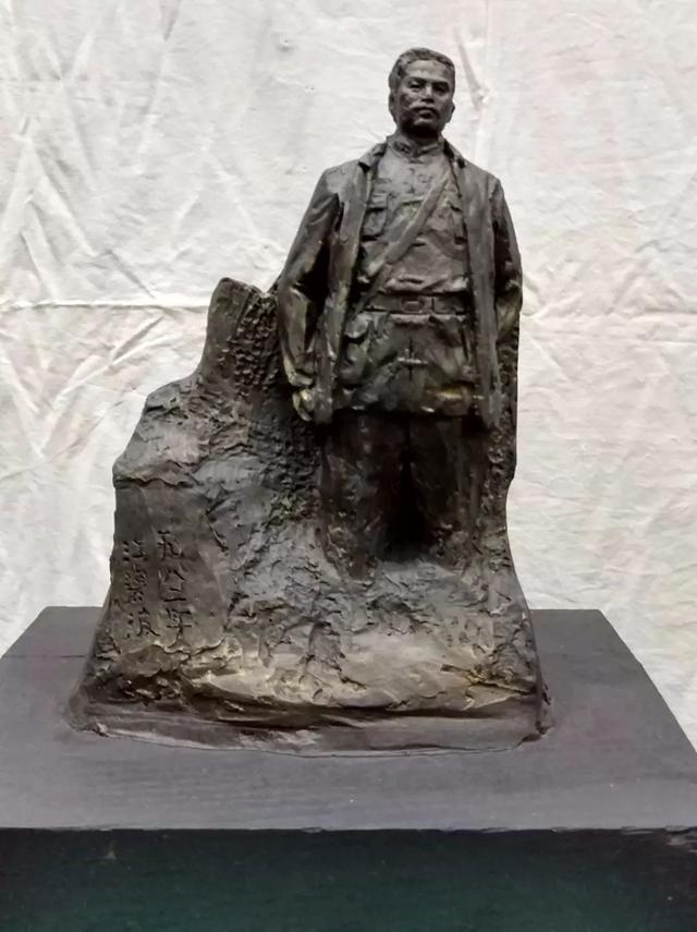 《少女》 雕塑   叶毓山(已故四川美术学院教授,原院长)