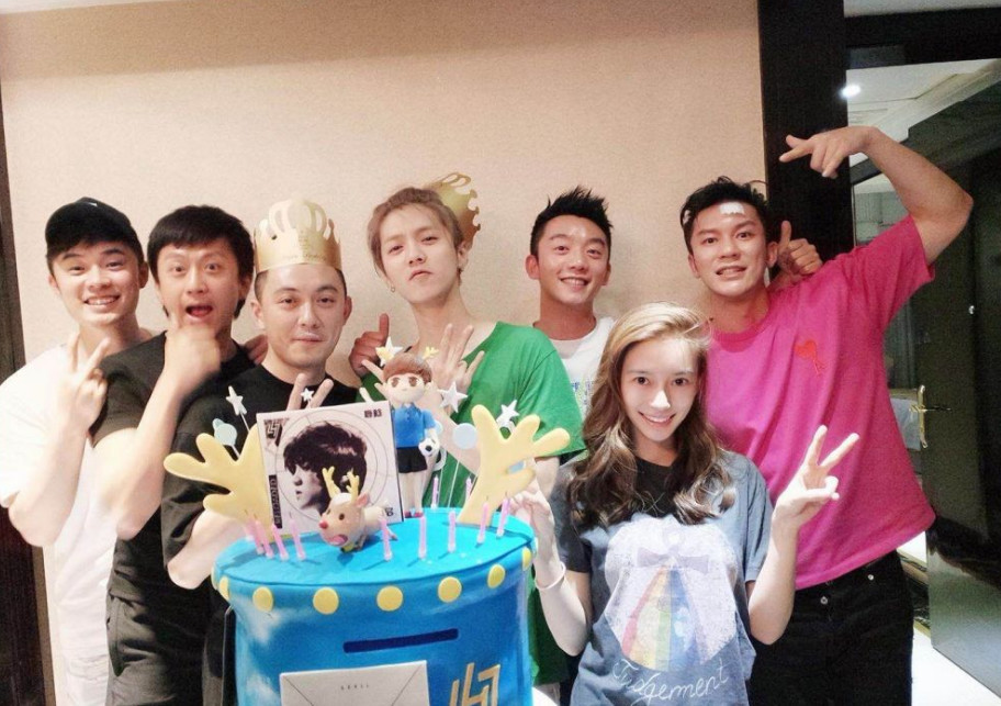 鹿晗生日跑男团准备贴心礼物,关晓彤准时撒狗
