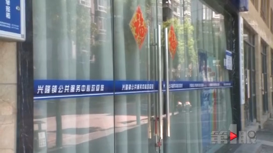 跑八回都没结果 男子办房产证太折腾