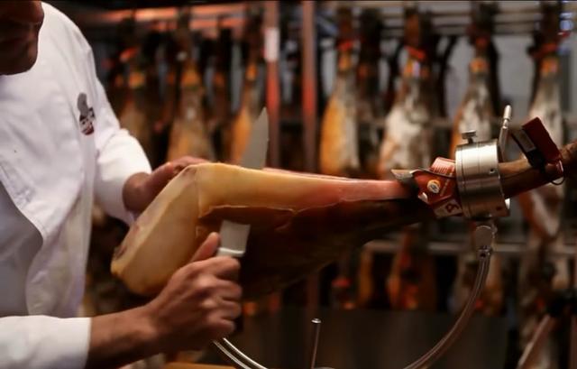 5000元一个的西班牙火腿,切出来比纸还要薄,怪