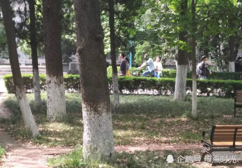 网友偶遇范冰冰黄轩拍戏 范爷的清纯造型美极